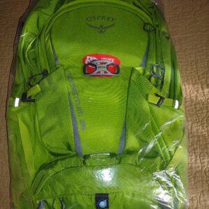 Osprey Packs Momentum 26 Daypack, Orchard Green